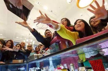 国产嫩屄中国人依然爱赴日旅游 消费已由爆买转向网购